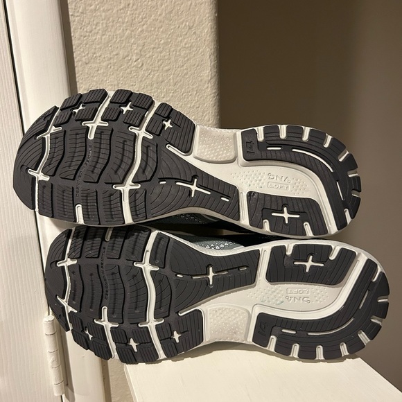 Brooks Ghost 14 Mens Running Walking Shoes Gray Athletic Sneakers Size 10.5 D - Picture 8 of 9